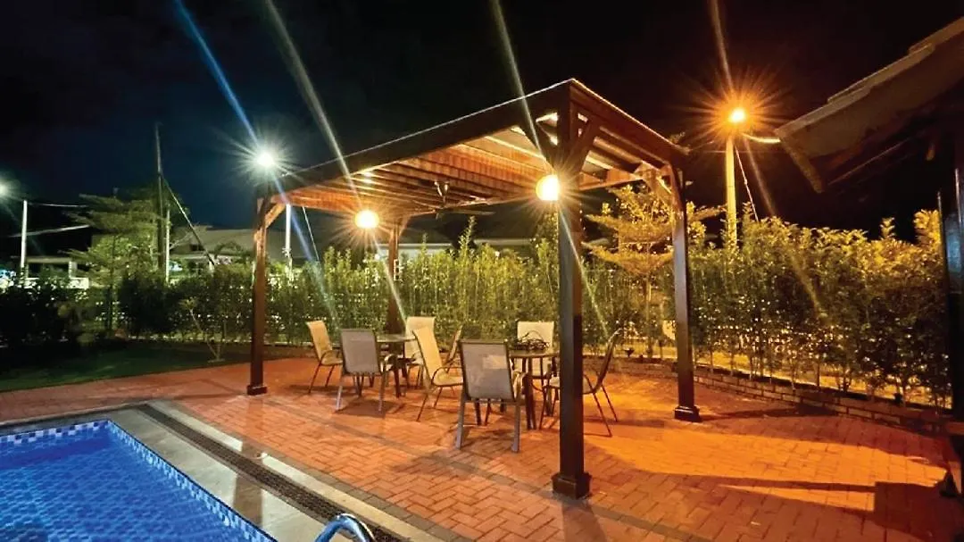 Сasa de vacaciones Laman Kaseh Homestay Bukit Katil 4Bedroom With Swimming Pool Ayer Keroh Malasia